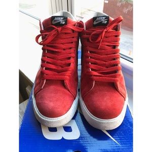 Nike SB Dunk Mid Premium. Size 10.5.